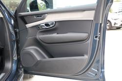 2025 Volvo XC90 Ultra B5 Dark