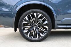 2025 Volvo XC90 Ultra B5 Dark