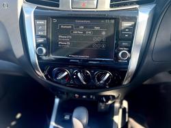 2024 Nissan
Navara ST