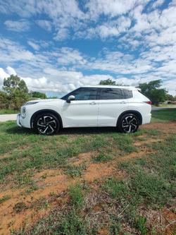 2022 Mitsubishi Outlander Exceed