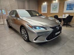 2023 Lexus
ES ES250 Luxury