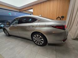 2023 Lexus
ES ES250 Luxury
