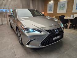 2023 Lexus
ES ES250 Luxury