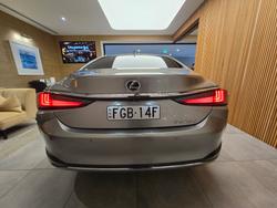 2023 Lexus
ES ES250 Luxury