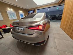 2023 Lexus
ES ES250 Luxury