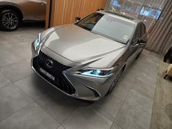 2023 Lexus
ES ES250 Luxury