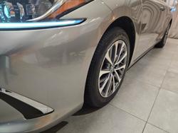 2023 Lexus
ES ES250 Luxury