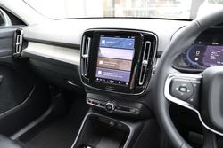 2023 Volvo
XC40 Ultimate B4 Dark