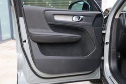 2023 Volvo
XC40 Ultimate B4 Dark