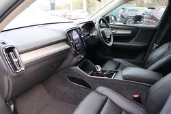 2023 Volvo
XC40 Ultimate B4 Dark