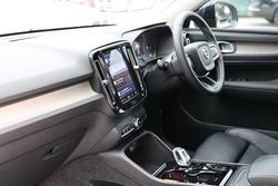 2023 Volvo
XC40 Ultimate B4 Dark