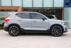 2023 Volvo
XC40 Ultimate B4 Dark