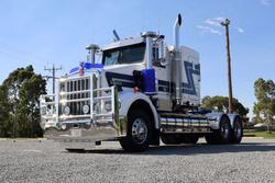 Kenworth W900