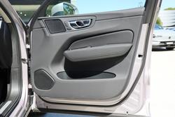 2025 Volvo XC60 Plus B5 Bright