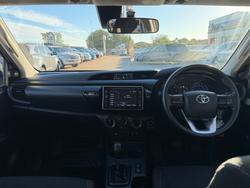 2019 Toyota Hilux SR Glacier White