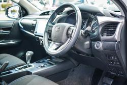 2024 Toyota HILUX SR5