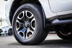 2024 Toyota HILUX SR5