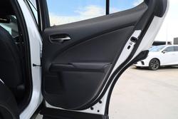 2022 Lexus
                UX250h UX250h Luxury 2.0L Hybrid Auto E-CVT SUV 4146590 003