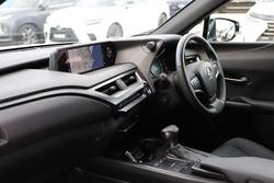 2022 Lexus
                UX250h UX250h Luxury 2.0L Hybrid Auto E-CVT SUV 4146590 003