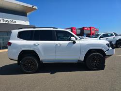 2023 Toyota LANDCRUISER GXL White