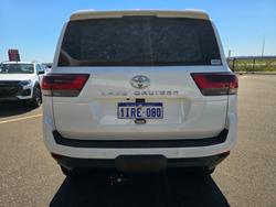 2023 Toyota LANDCRUISER GXL White