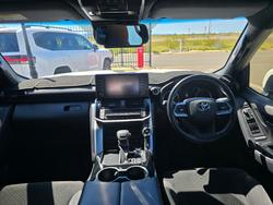 2023 Toyota LANDCRUISER GXL White