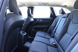 2025 Volvo XC60 Plus T8 Plug-In Hybrid Dark