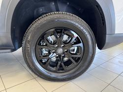 2025 LDV
                D90 EXECUTIVE