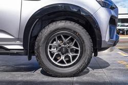 2025 Isuzu
MU-X X-TERRAIN