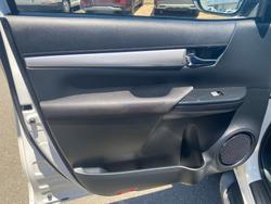 2019 Toyota Hilux 4x4 Hilux 4x4 SR5 2.8L T Diesel Automatic Double Cab 1Y46290 004