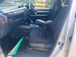 2019 Toyota Hilux 4x4 Hilux 4x4 SR5 2.8L T Diesel Automatic Double Cab 1Y46290 004