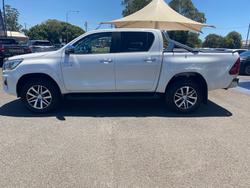 2019 Toyota Hilux 4x4 Hilux 4x4 SR5 2.8L T Diesel Automatic Double Cab 1Y46290 004