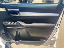 2019 Toyota Hilux 4x4 Hilux 4x4 SR5 2.8L T Diesel Automatic Double Cab 1Y46290 004