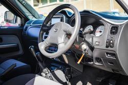 2010 NISSAN NAVARA ST-R (4x4)