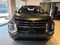 2025 MITSUBISHI Outlander ES