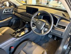 2025 MITSUBISHI Outlander ES