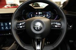 2025 Alfa Romeo Junior Ibrida