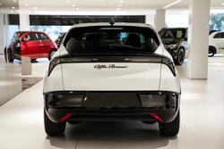 2025 Alfa Romeo Junior Ibrida