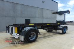 2006 HaulMaster Hook Lift Dog Trailer