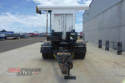2006 HaulMaster Hook Lift Dog Trailer