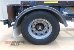 2006 HaulMaster Hook Lift Dog Trailer