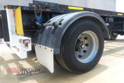 2006 HaulMaster Hook Lift Dog Trailer