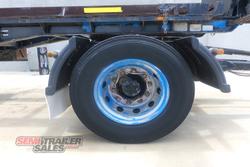 2006 HaulMaster Hook Lift Dog Trailer