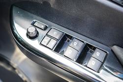 2015 Toyota HILUX SR5