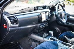 2015 Toyota HILUX SR5