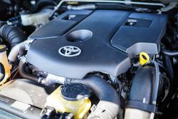 2015 Toyota HILUX SR5