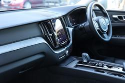 2022 Volvo
XC60 Plus B5