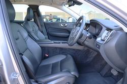 2022 Volvo
XC60 Plus B5