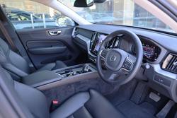 2022 Volvo
XC60 Plus B5
