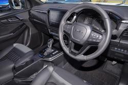 2025 Isuzu D-MAX BLADE